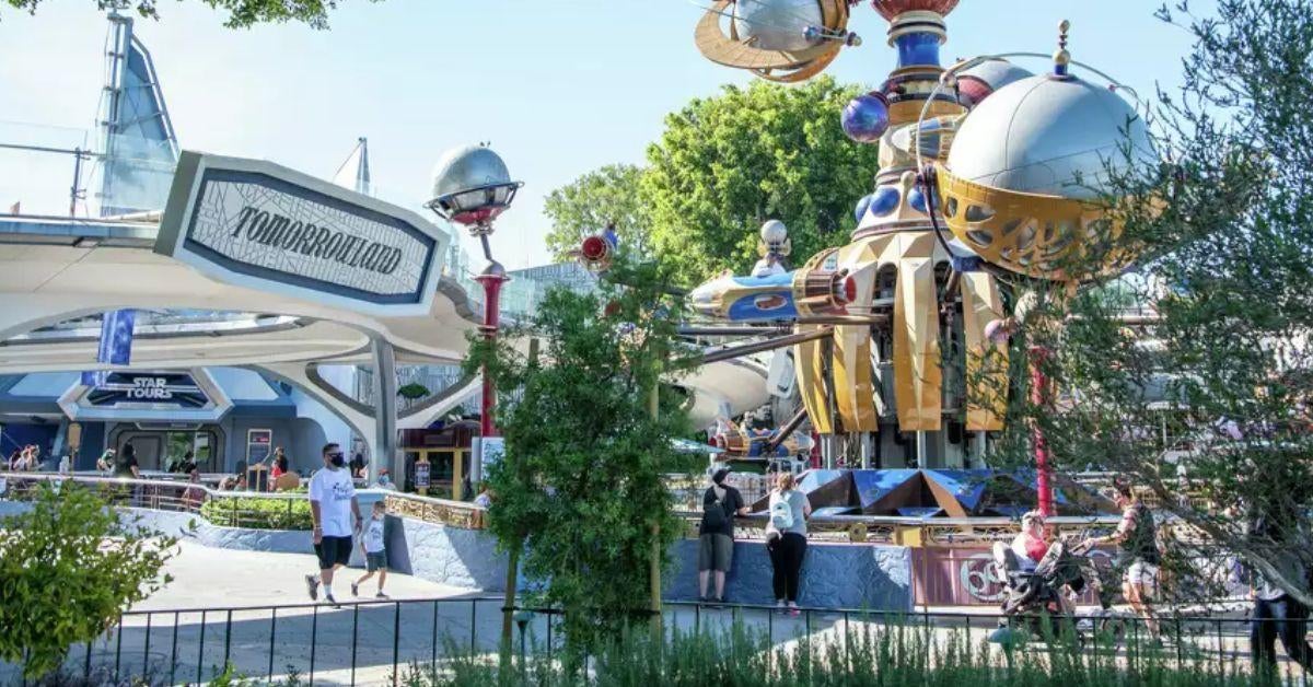 disneyland-tomorrowland